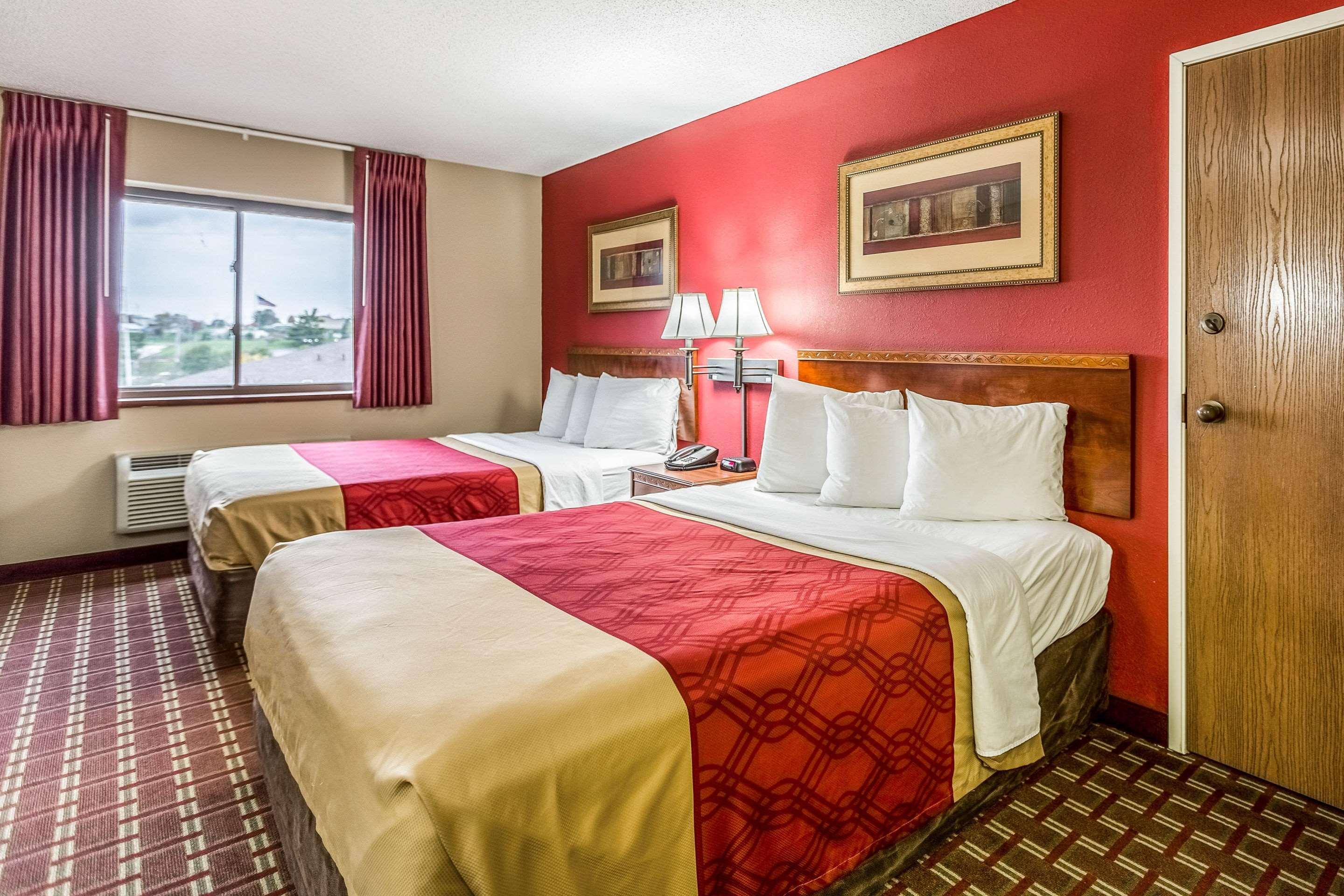 Econo Hotel