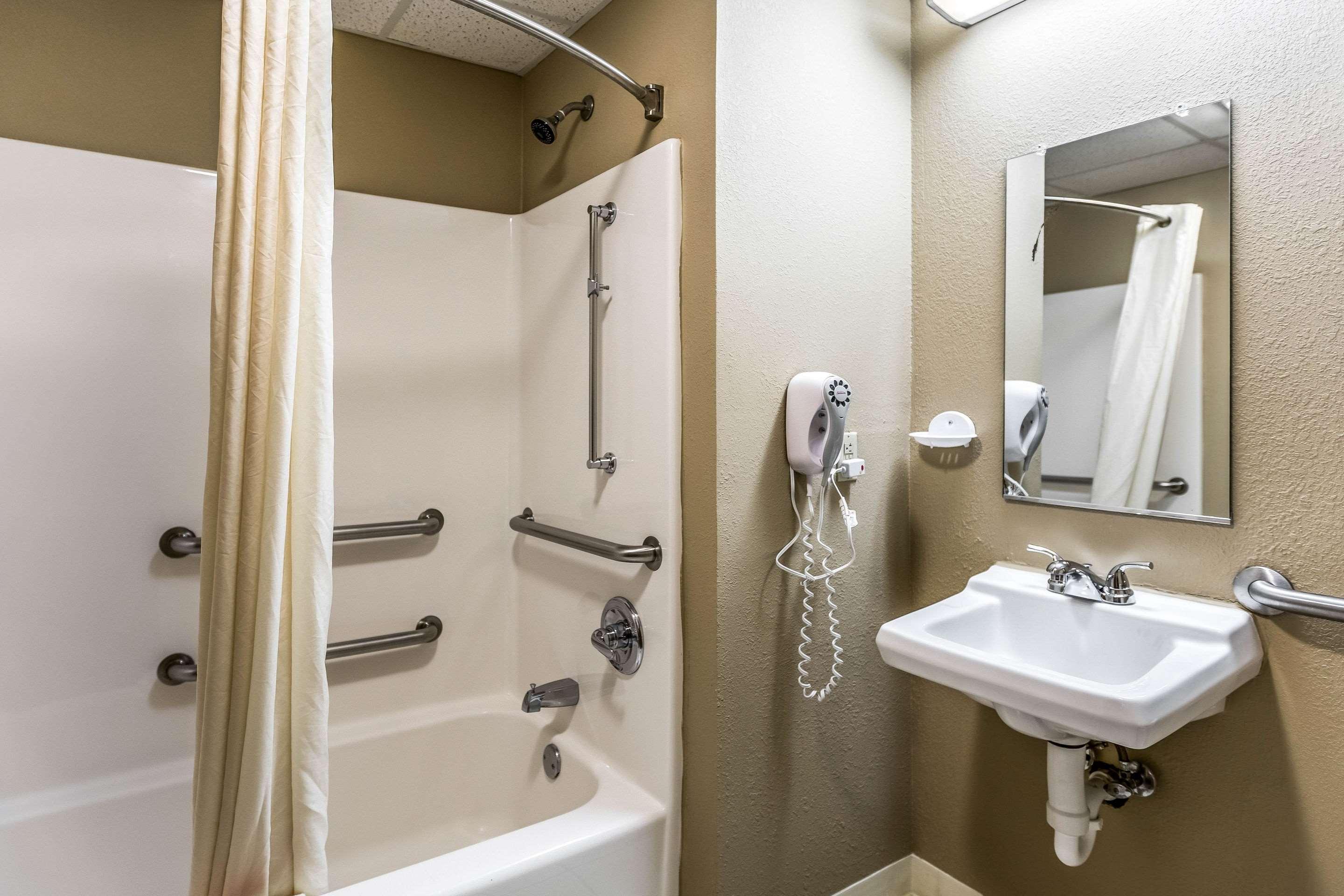 Econo Hotel