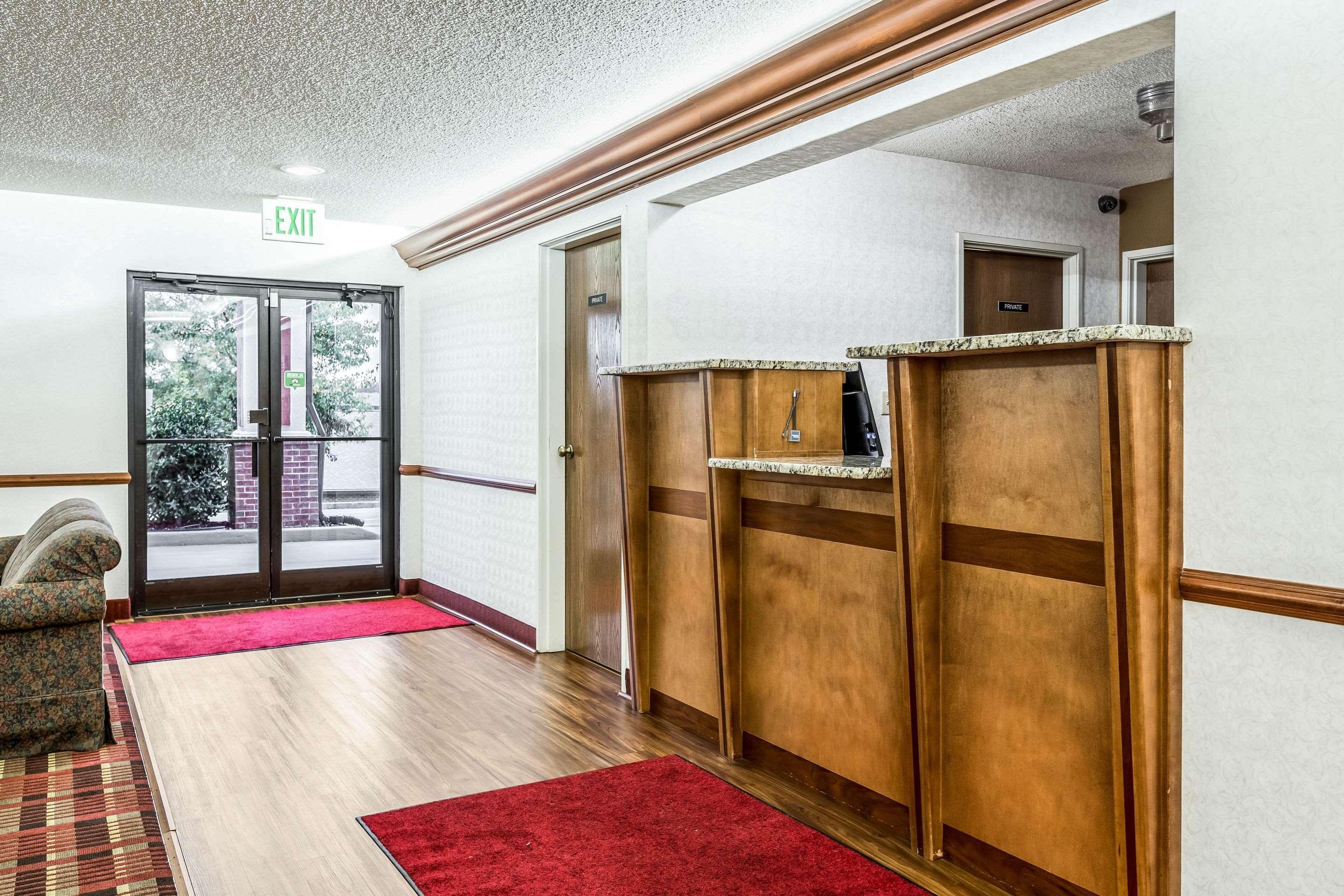 Econo Hotel