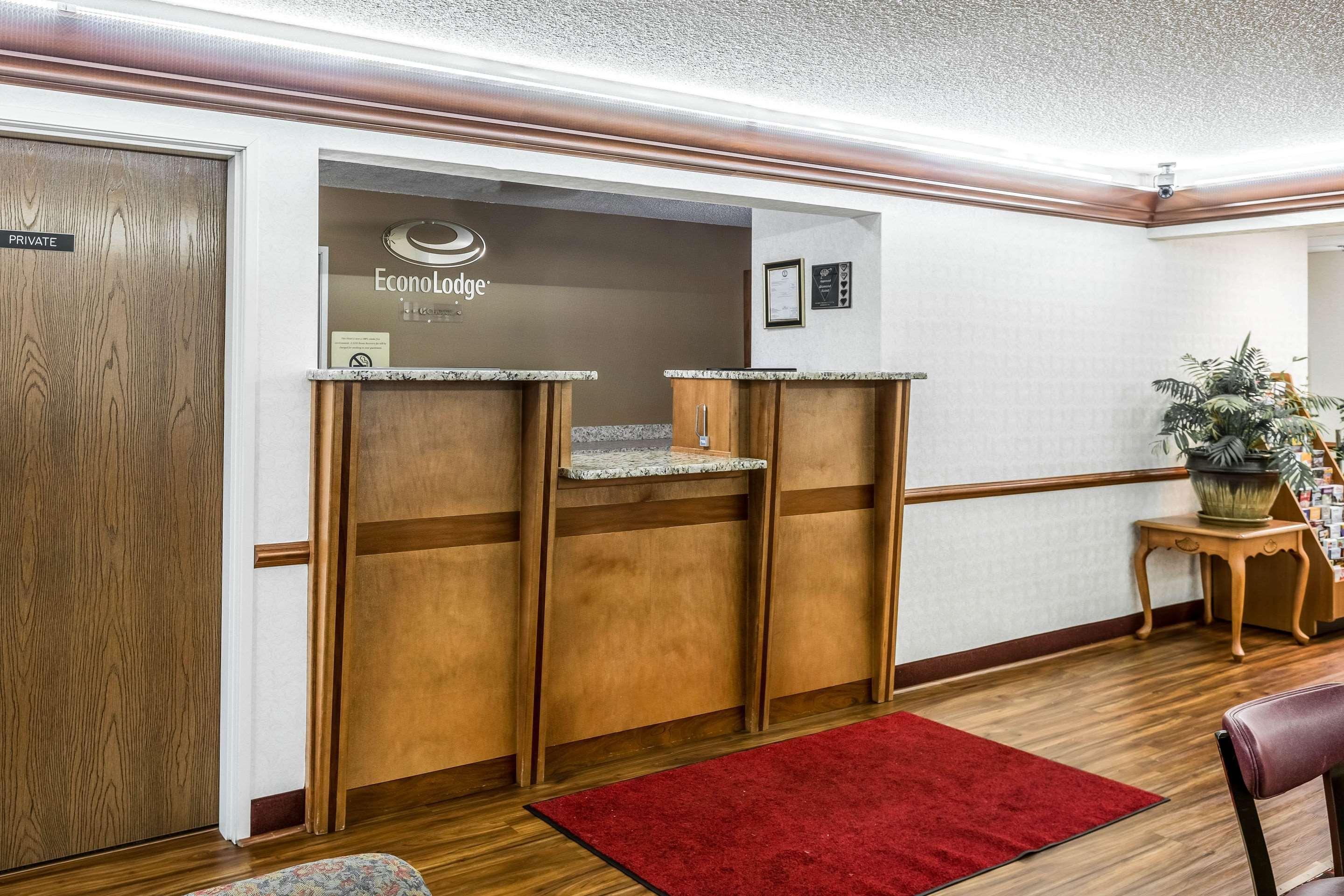 Econo Hotel