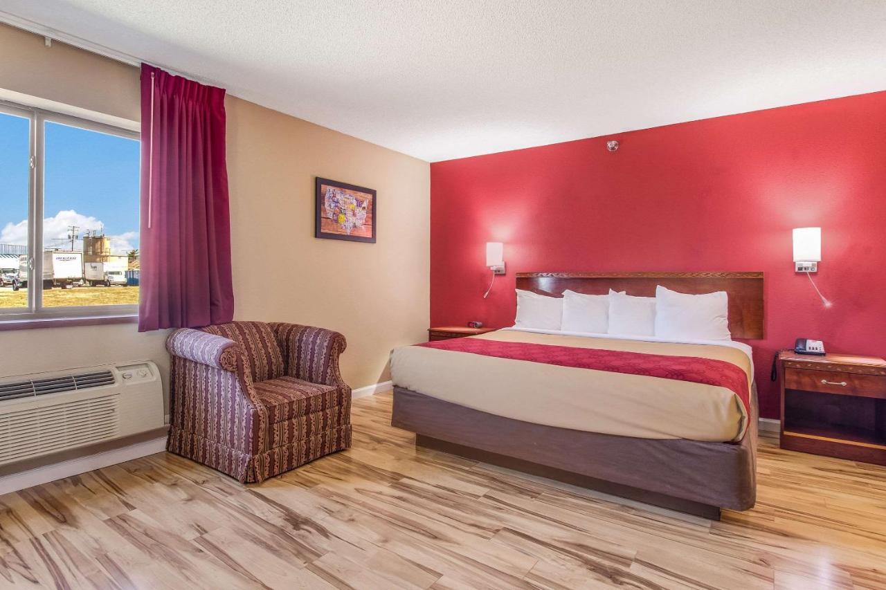 Econo Hotel 2*